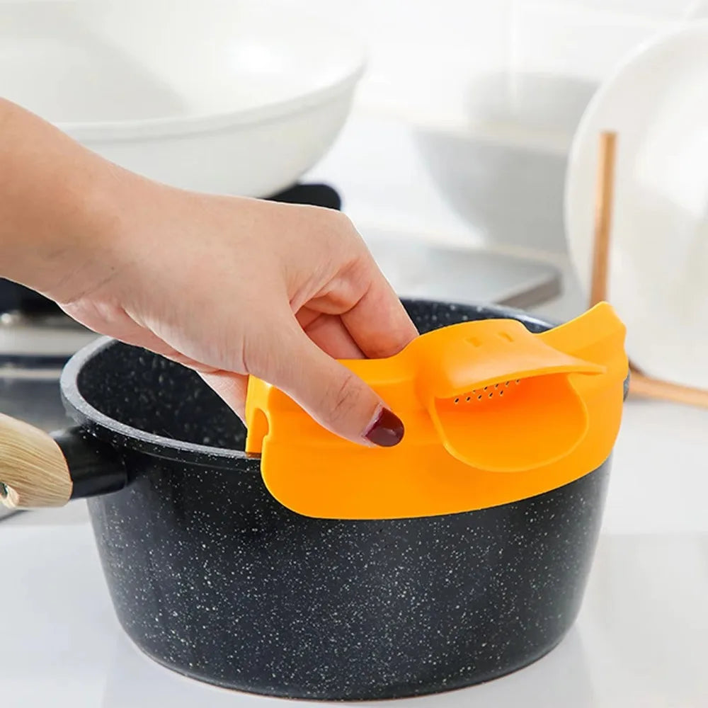 With round Mouth Edge Anti-Spill Duckbill Drain Pour Soup Leak-Proof Pans Side Clip Silicone Soup Diversion Liquid Funnel Pans