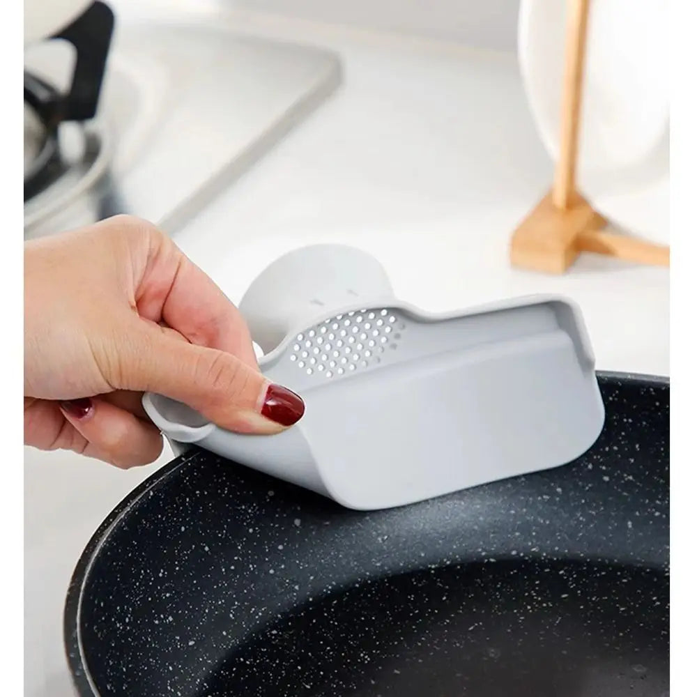 With round Mouth Edge Anti-Spill Duckbill Drain Pour Soup Leak-Proof Pans Side Clip Silicone Soup Diversion Liquid Funnel Pans