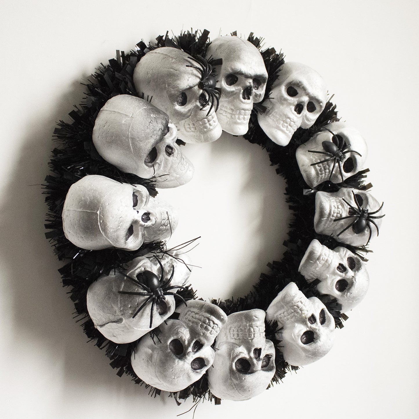 15.7 In. White-Black-Gray Skulls and Chains, Halloween Wreath Decoration