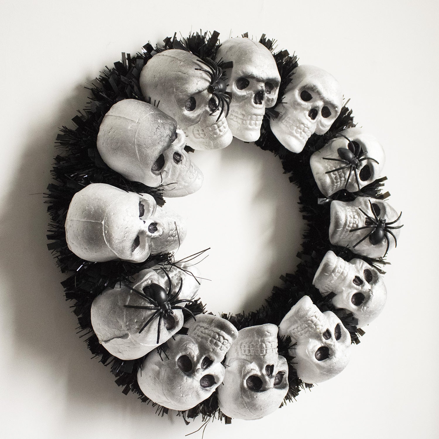 15.7 In. White-Black-Gray Skulls and Chains, Halloween Wreath Decoration