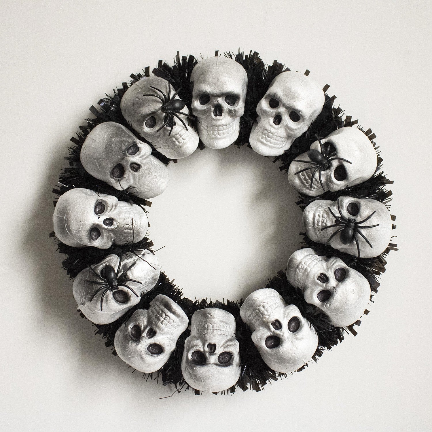 15.7 In. White-Black-Gray Skulls and Chains, Halloween Wreath Decoration